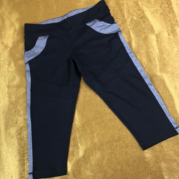 VElOCITY CROPPED BLACK WOMAN LEGGINGS SIZE M - Picture 2 of 12